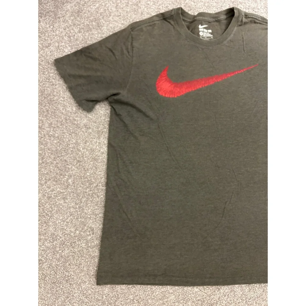 Nike T-Shirt Mens XL Olive Green Excellent Embroidered Red Swoosh Athletic Cut